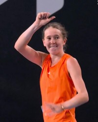 乐鱼体育-19岁捷克黑马震撼澳网！本西奇成首位出局前十种子