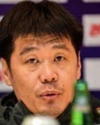 乐鱼体育官网-李霄鹏：球员尽了全力但稍显着急 换上3外援很冒险