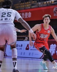 乐鱼app-郭艾伦复出广州男篮战胜南京队，徐昕：他对我们非常有帮助